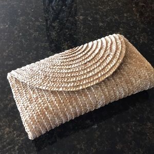 Straw clutch
